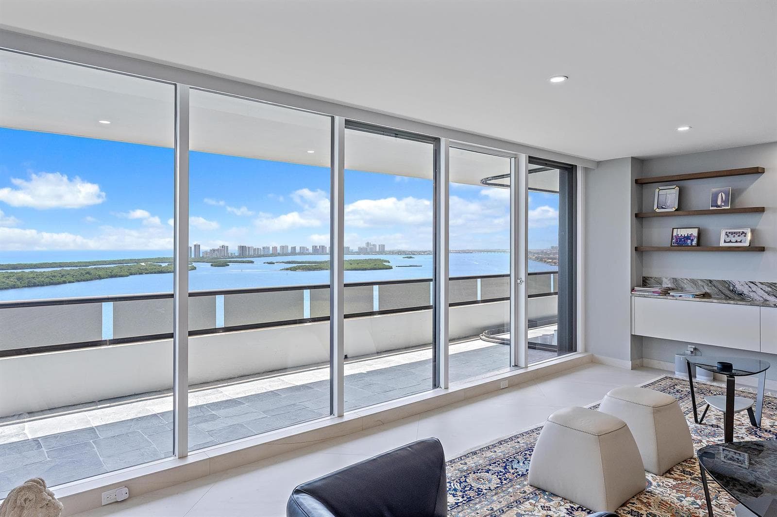 100 LAKESHORE Drive 2151 photo 4