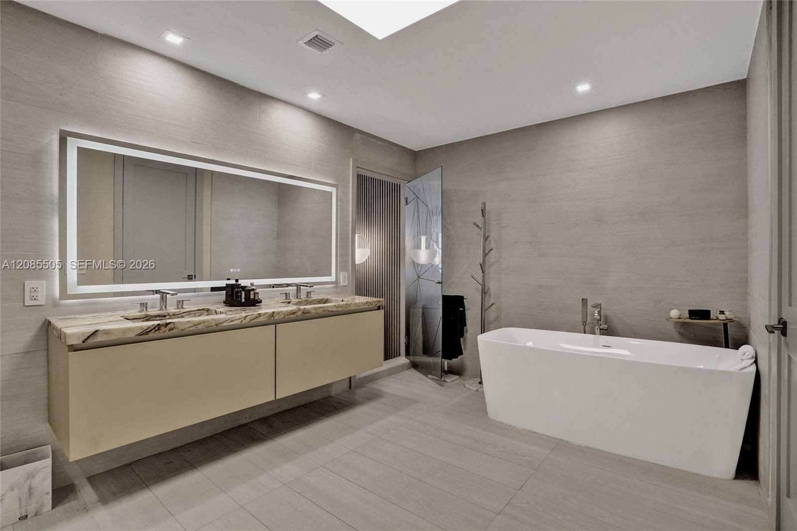 1100 Biscayne Blvd 6303 photo 22
