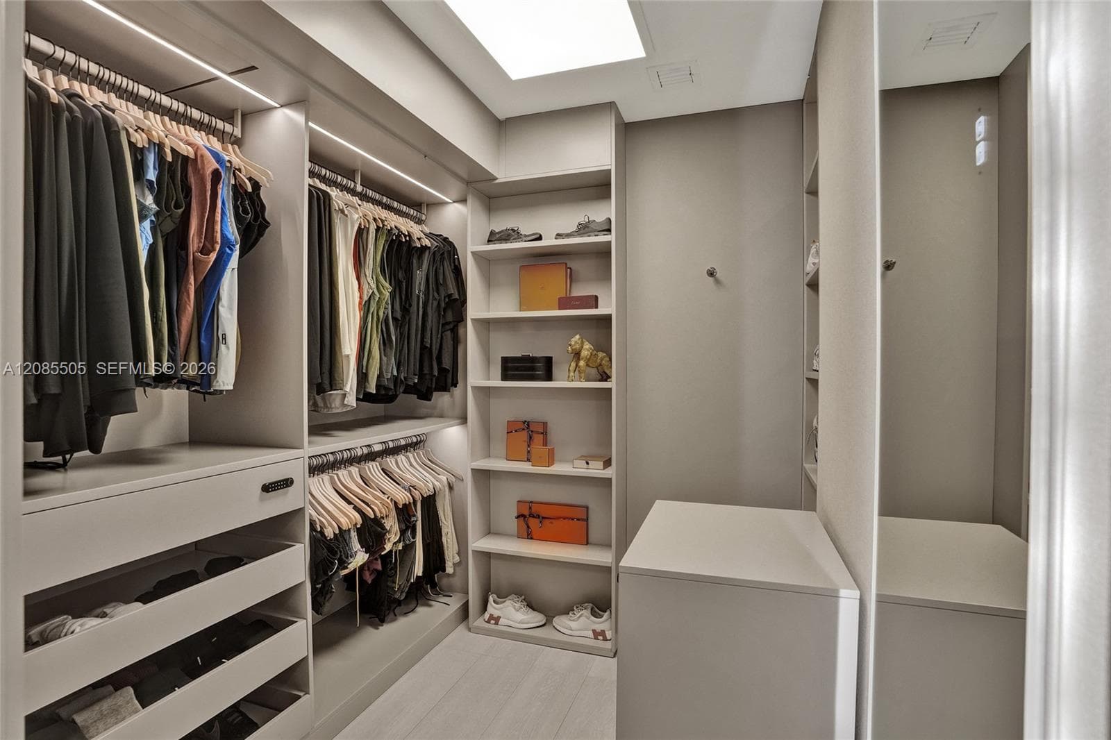 1100 Biscayne Blvd 6303 photo 21