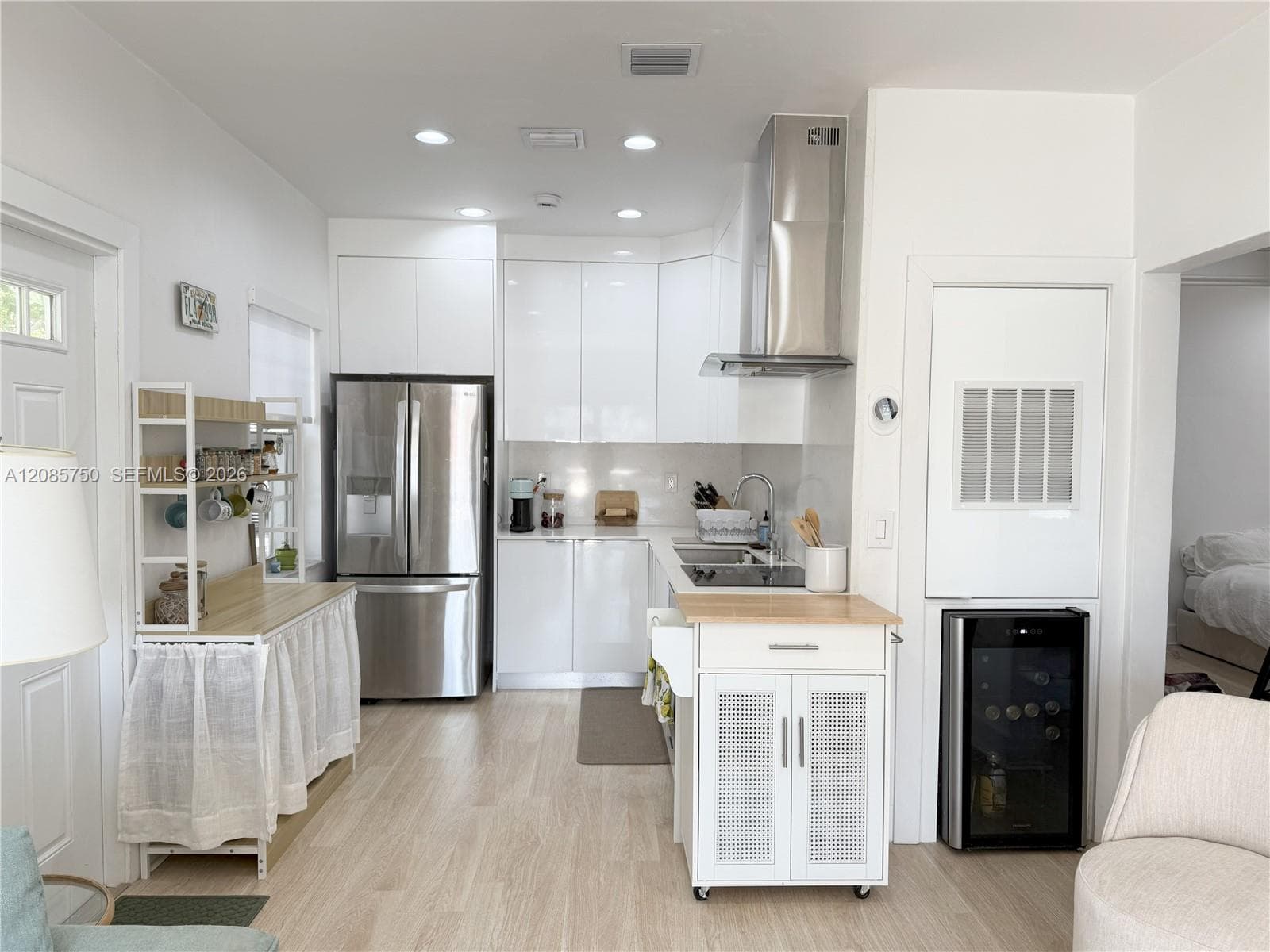 8401 Crespi Blvd 1 photo 10