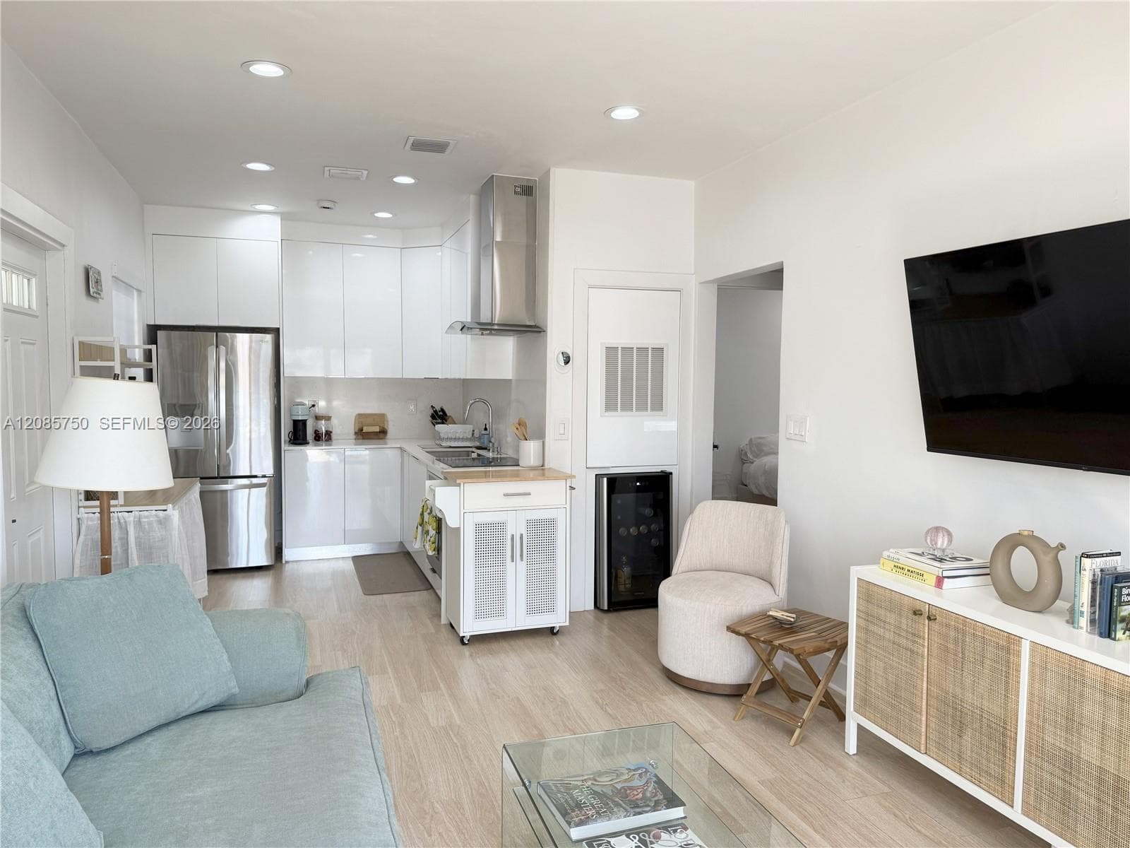 8401 Crespi Blvd 1 photo 8
