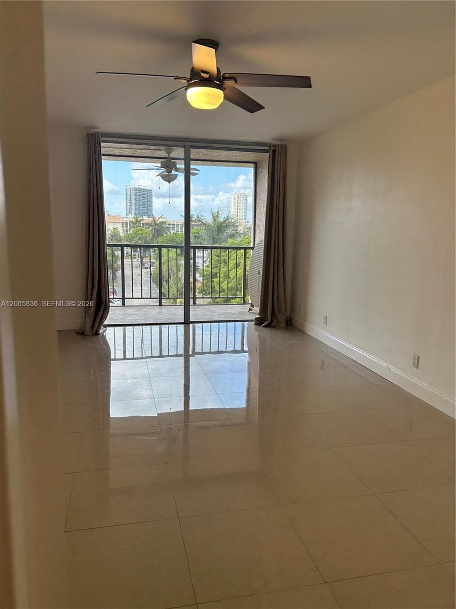 2001 Atlantic Shores Blvd 516 photo 2