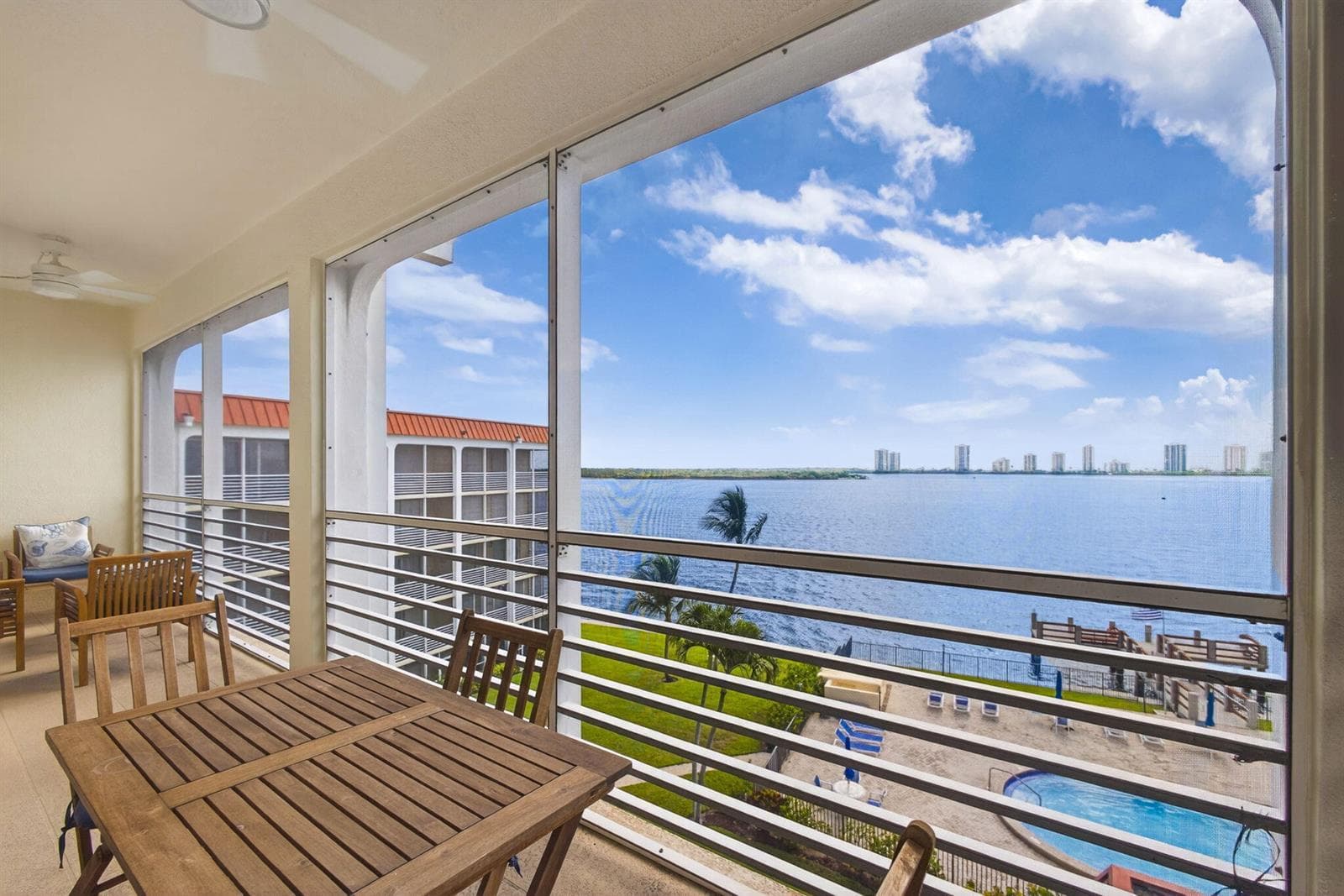 105 Paradise Harbour Boulevard 501 photo 23