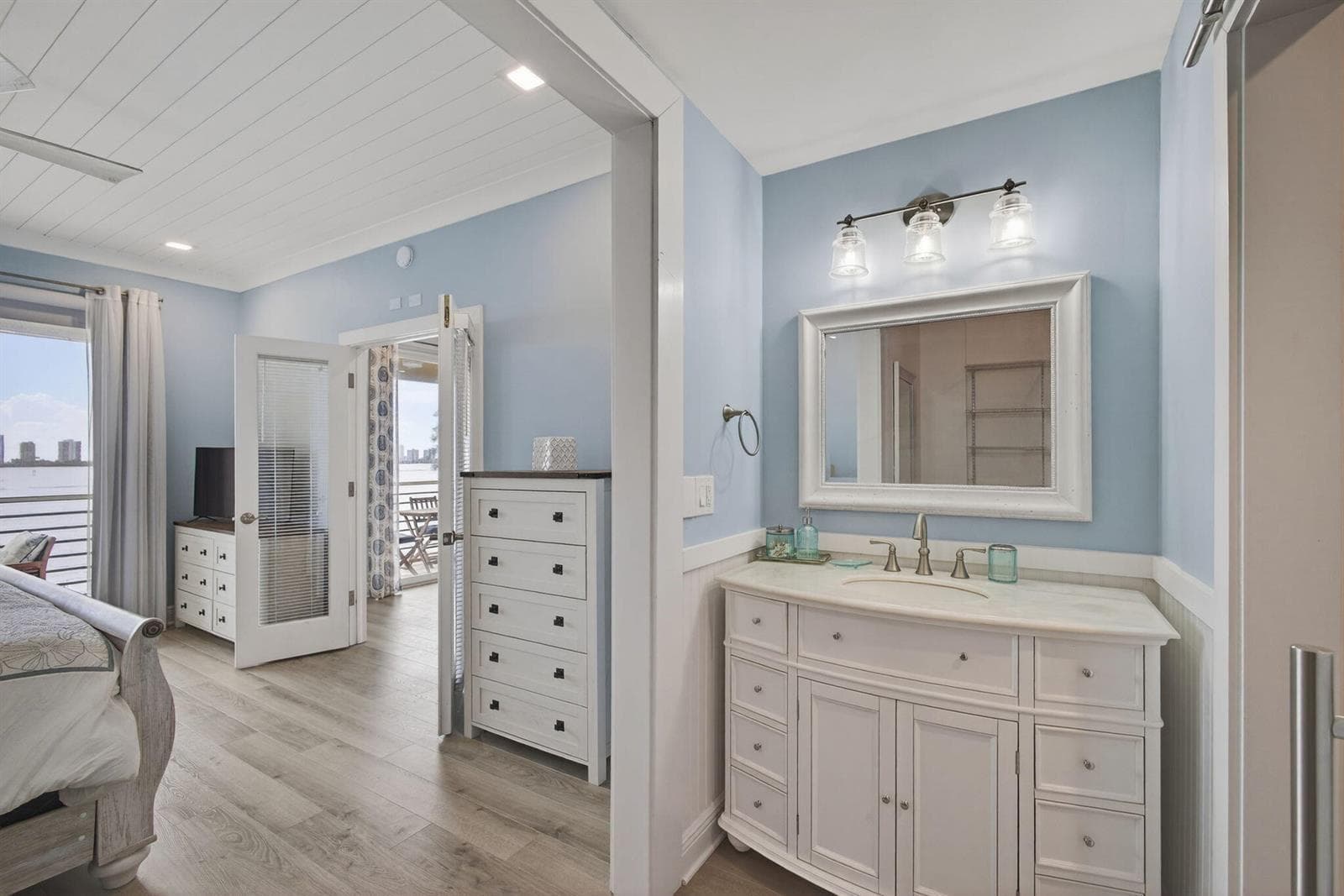 105 Paradise Harbour Boulevard 501 photo 16