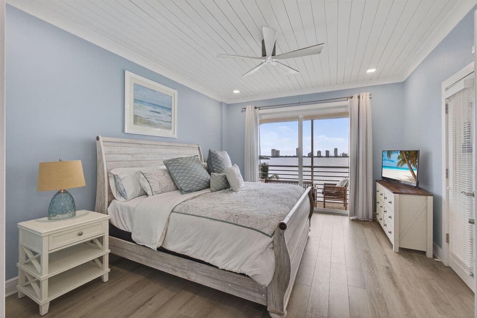 105 Paradise Harbour Boulevard 501 photo 12