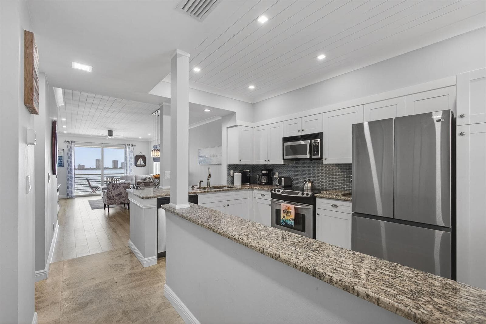 105 Paradise Harbour Boulevard 501 photo 3