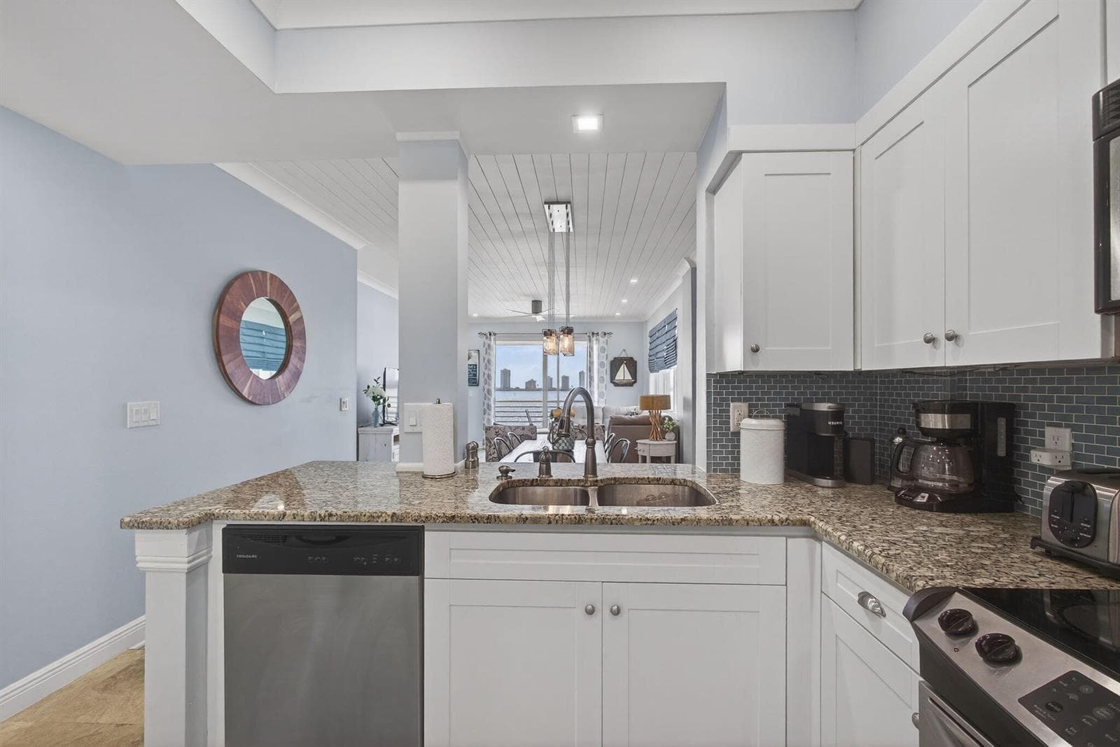 105 Paradise Harbour Boulevard 501 photo 5