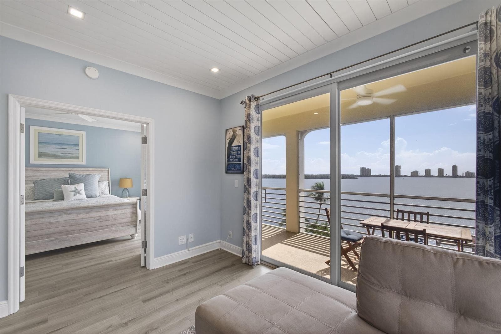 105 Paradise Harbour Boulevard 501 photo 11