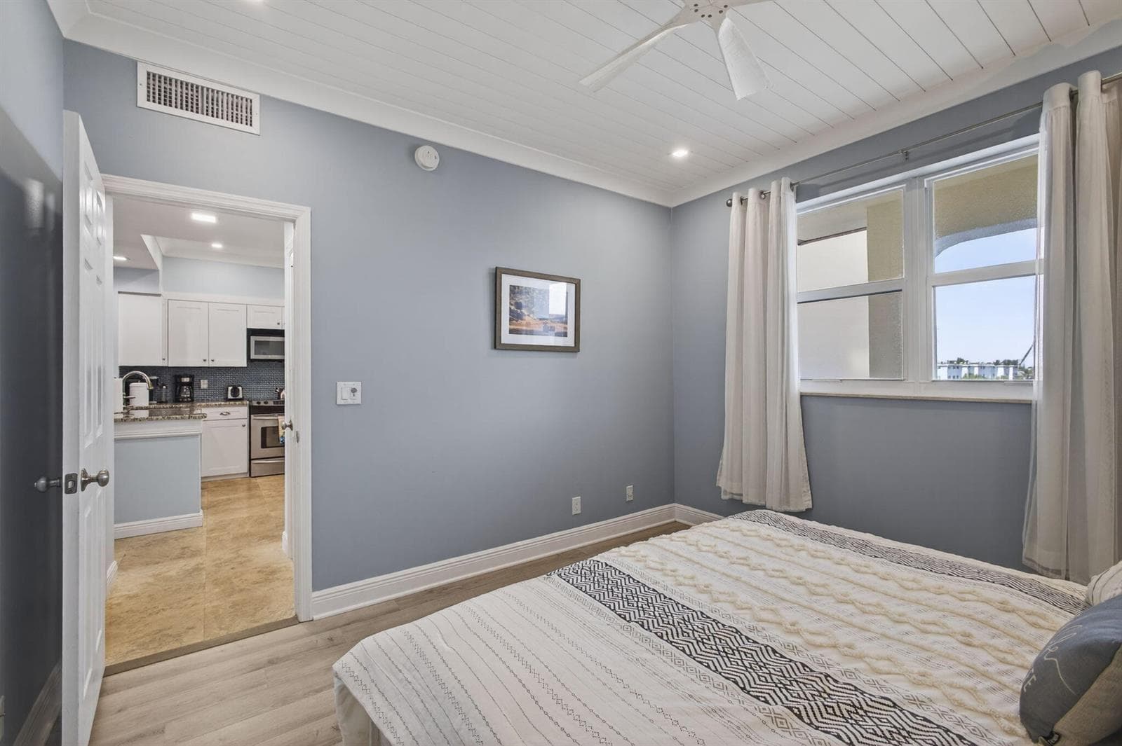 105 Paradise Harbour Boulevard 501 photo 19
