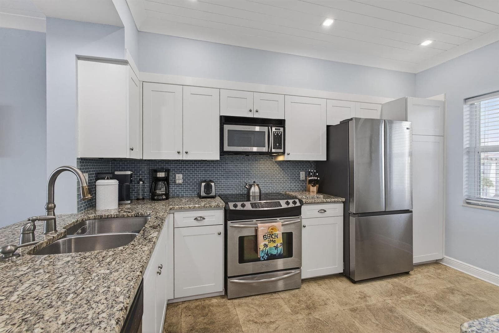 105 Paradise Harbour Boulevard 501 photo 4