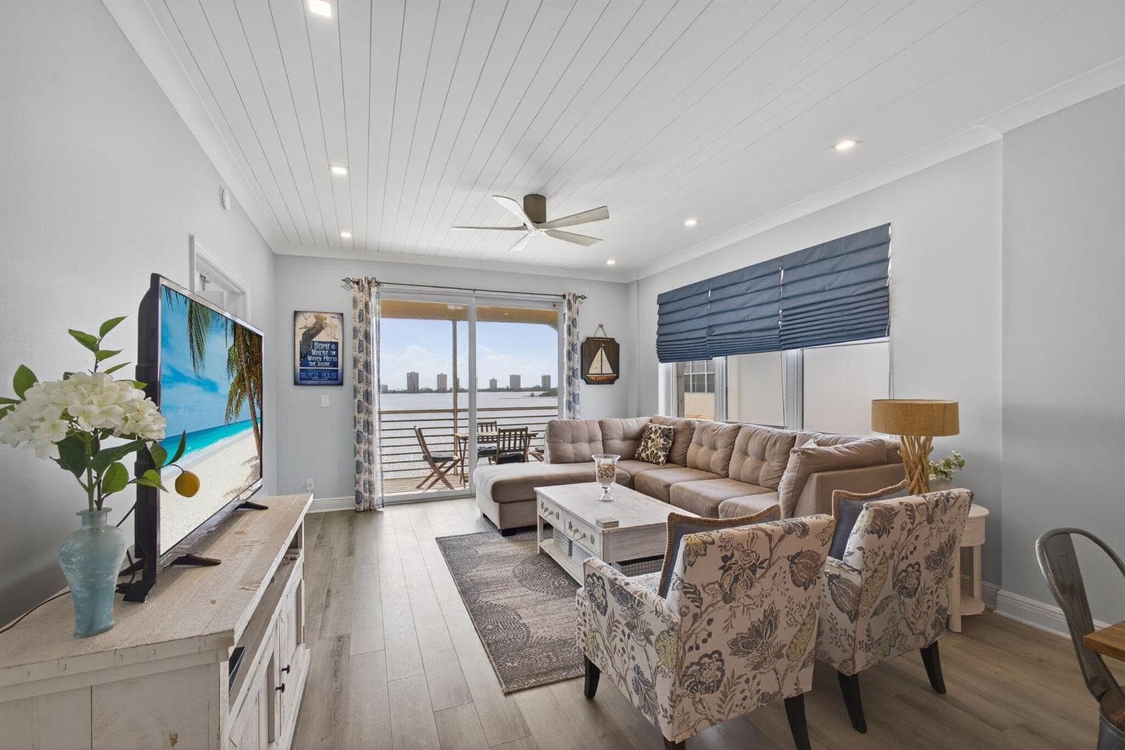 105 Paradise Harbour Boulevard 501 photo 8