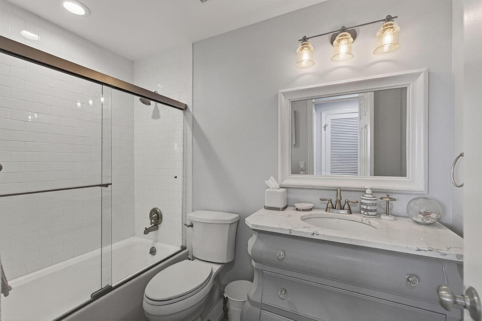 105 Paradise Harbour Boulevard 501 photo 21