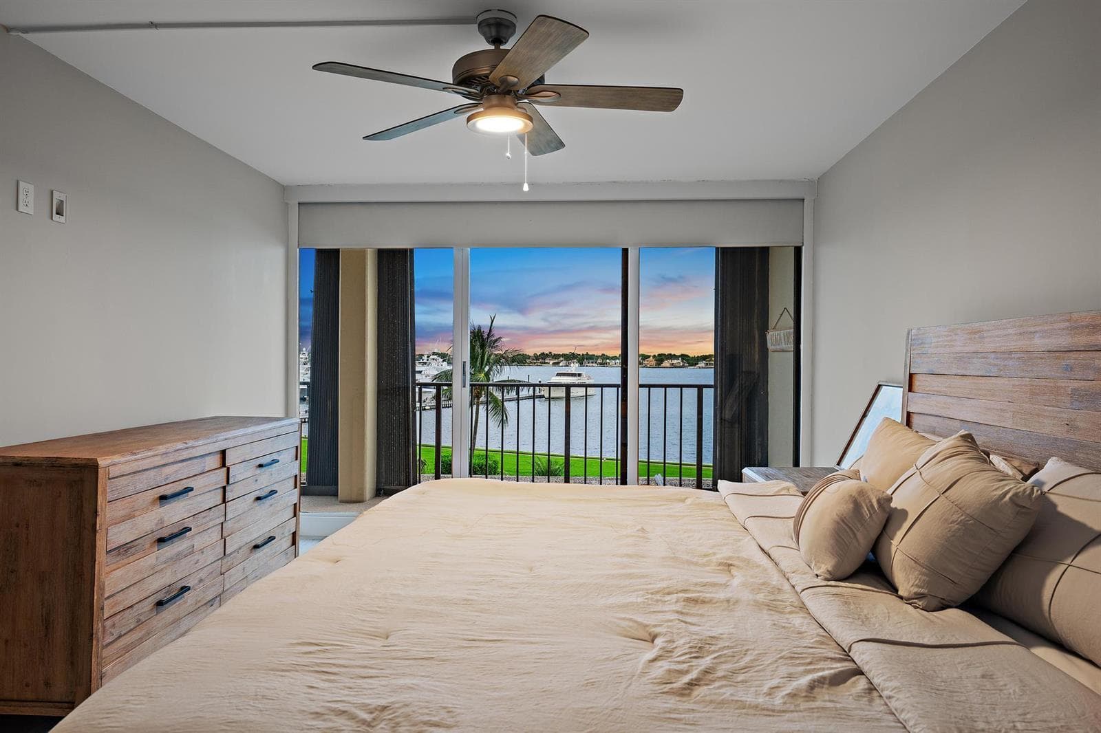 134 LAKESHORE Drive 316 photo 5