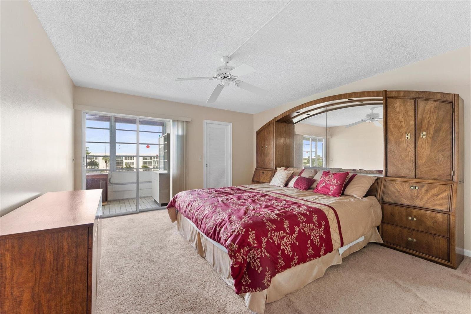 309 WELLINGTON M photo 14