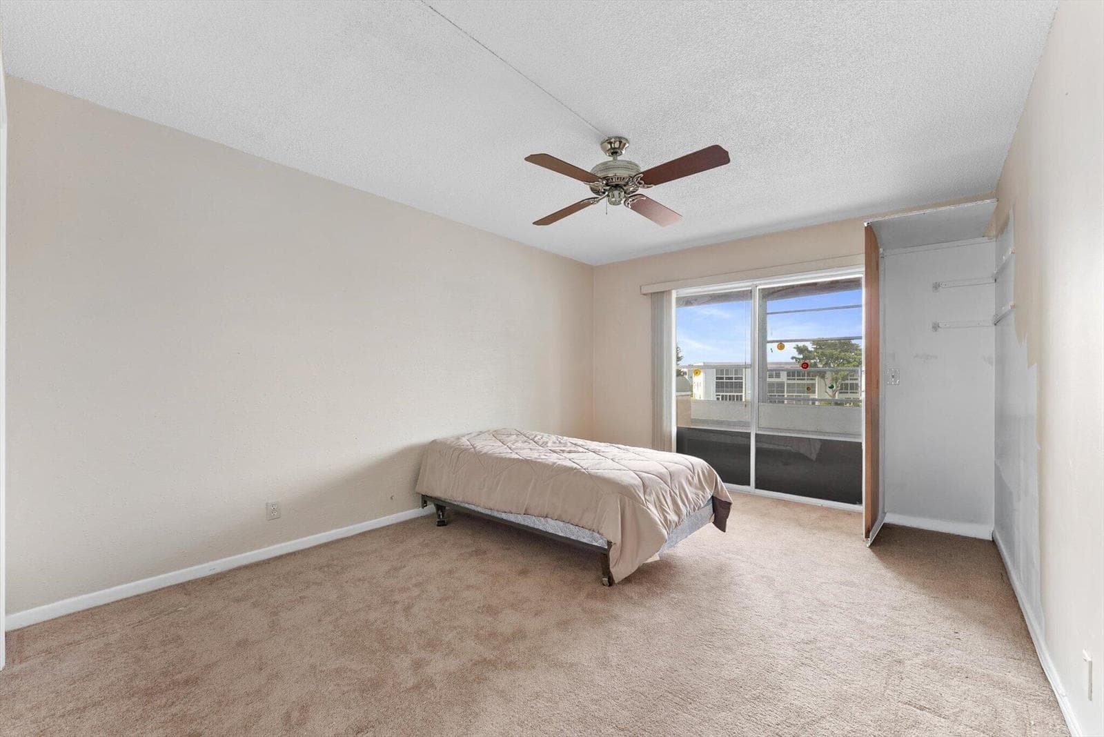 309 WELLINGTON M photo 19