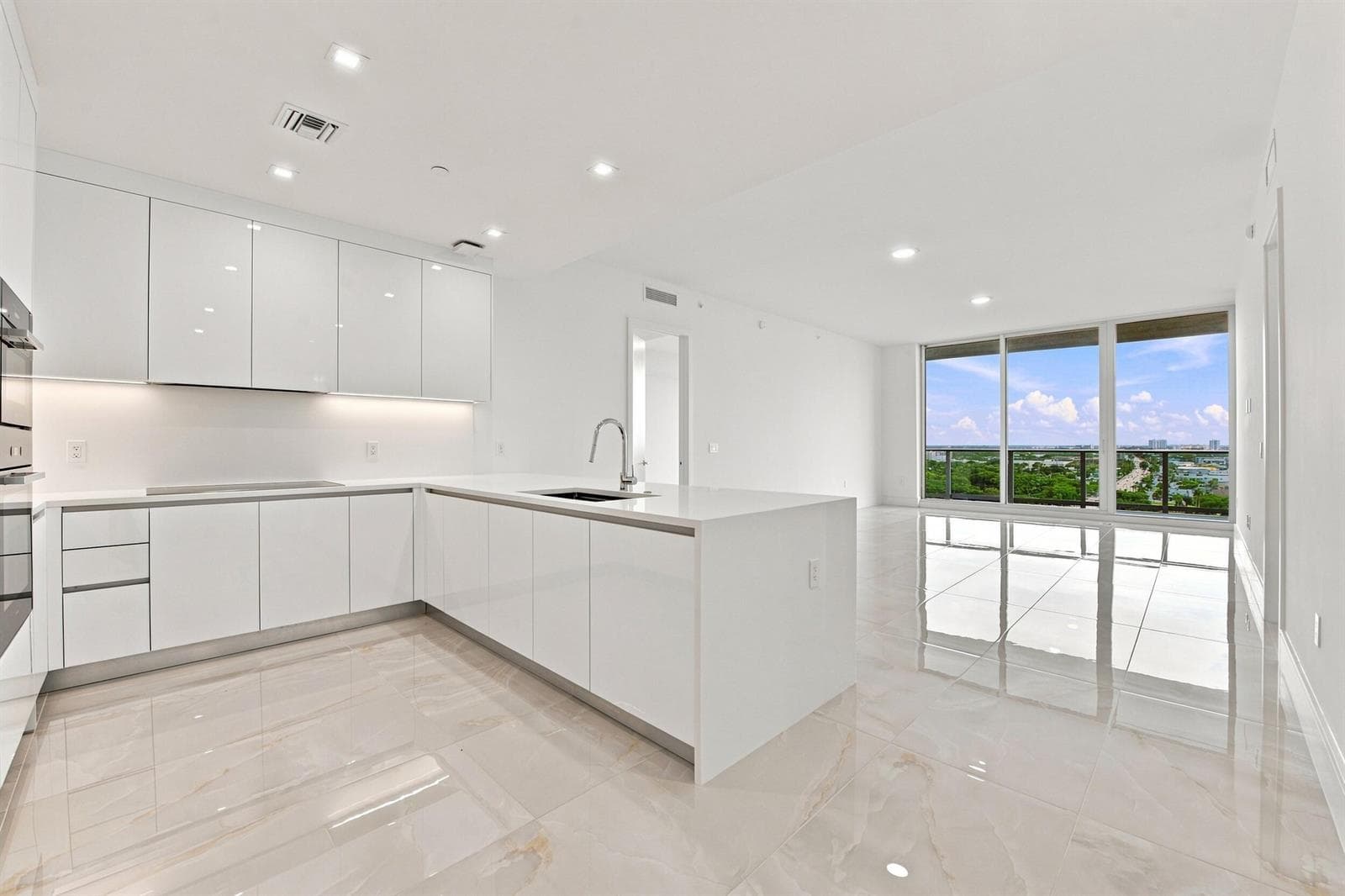 220 Lake Shore Drive 1517 photo 3