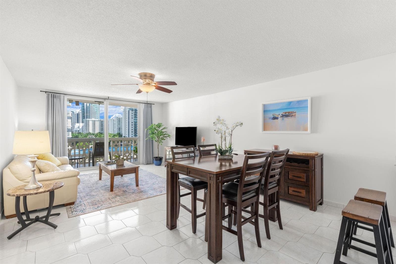 1825 S Ocean Drive 703 photo 3