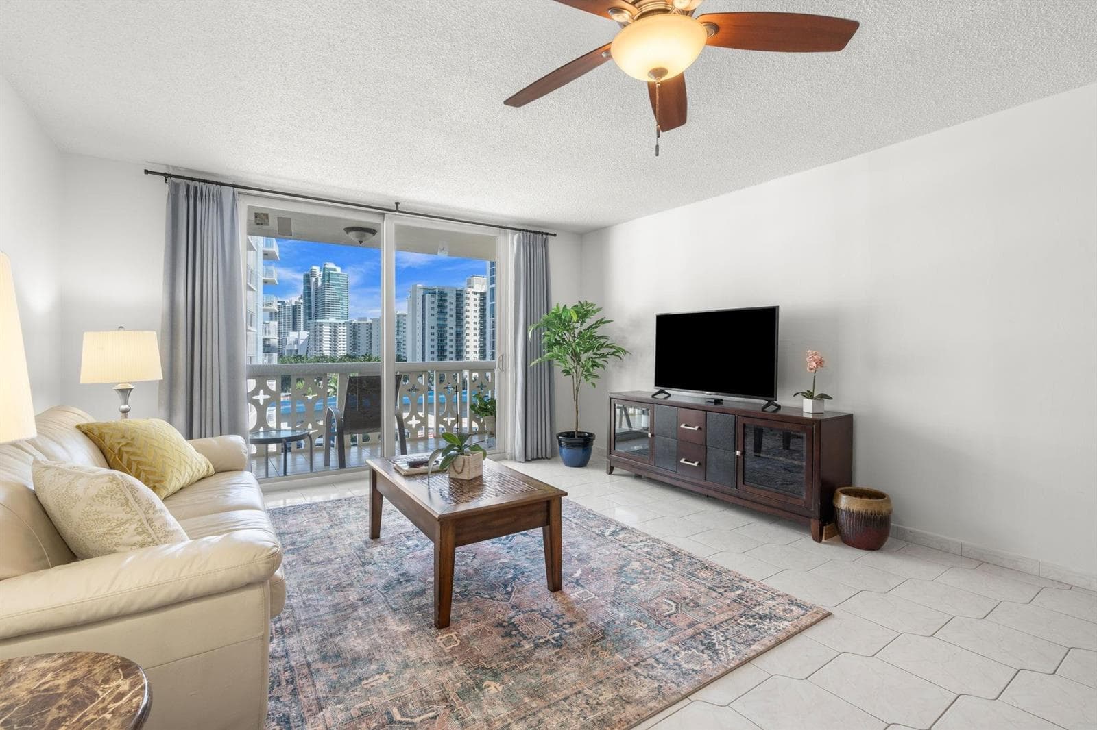 1825 S Ocean Drive 703 photo 9