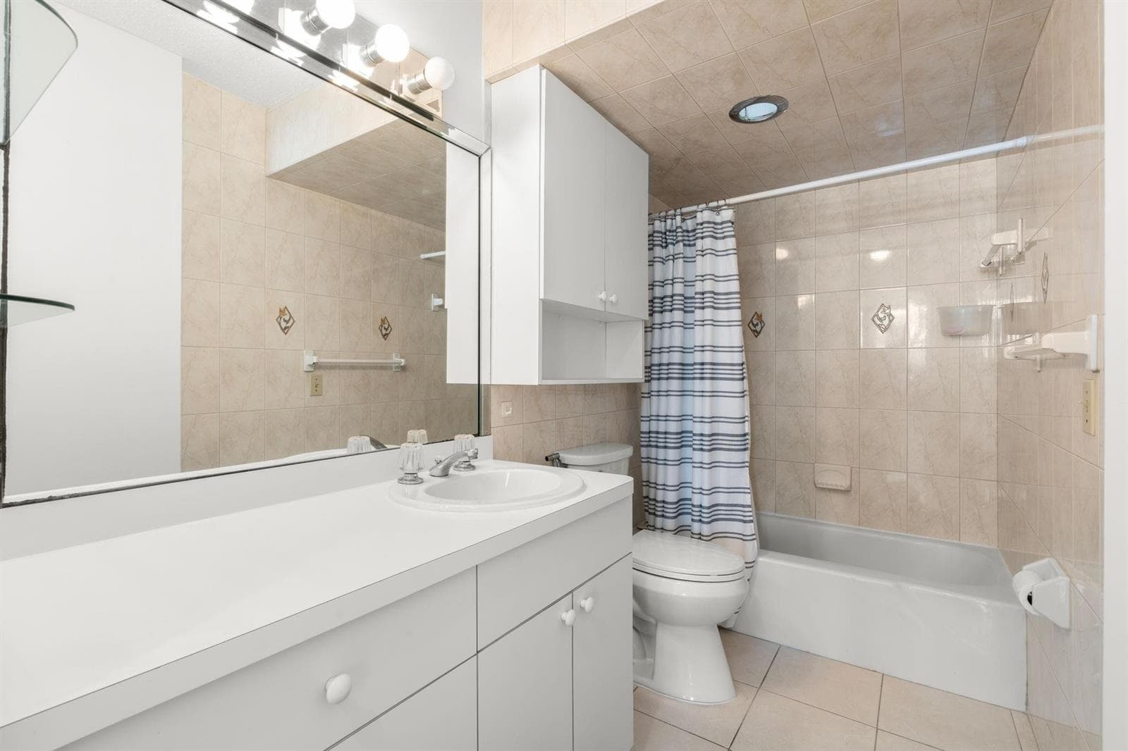 1825 S Ocean Drive 703 photo 15