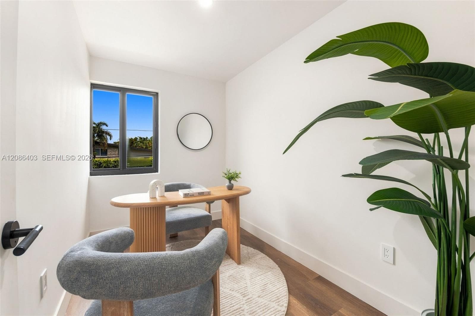 2412 Sugarloaf Ln photo 23