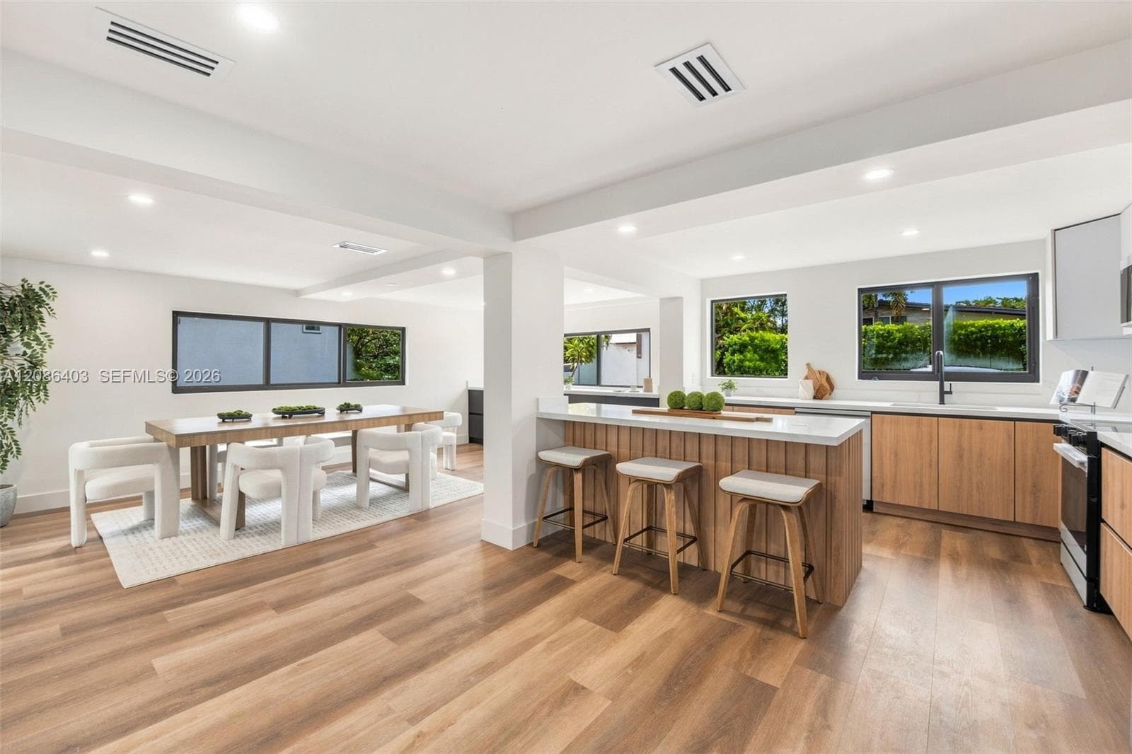 2412 Sugarloaf Ln photo 13