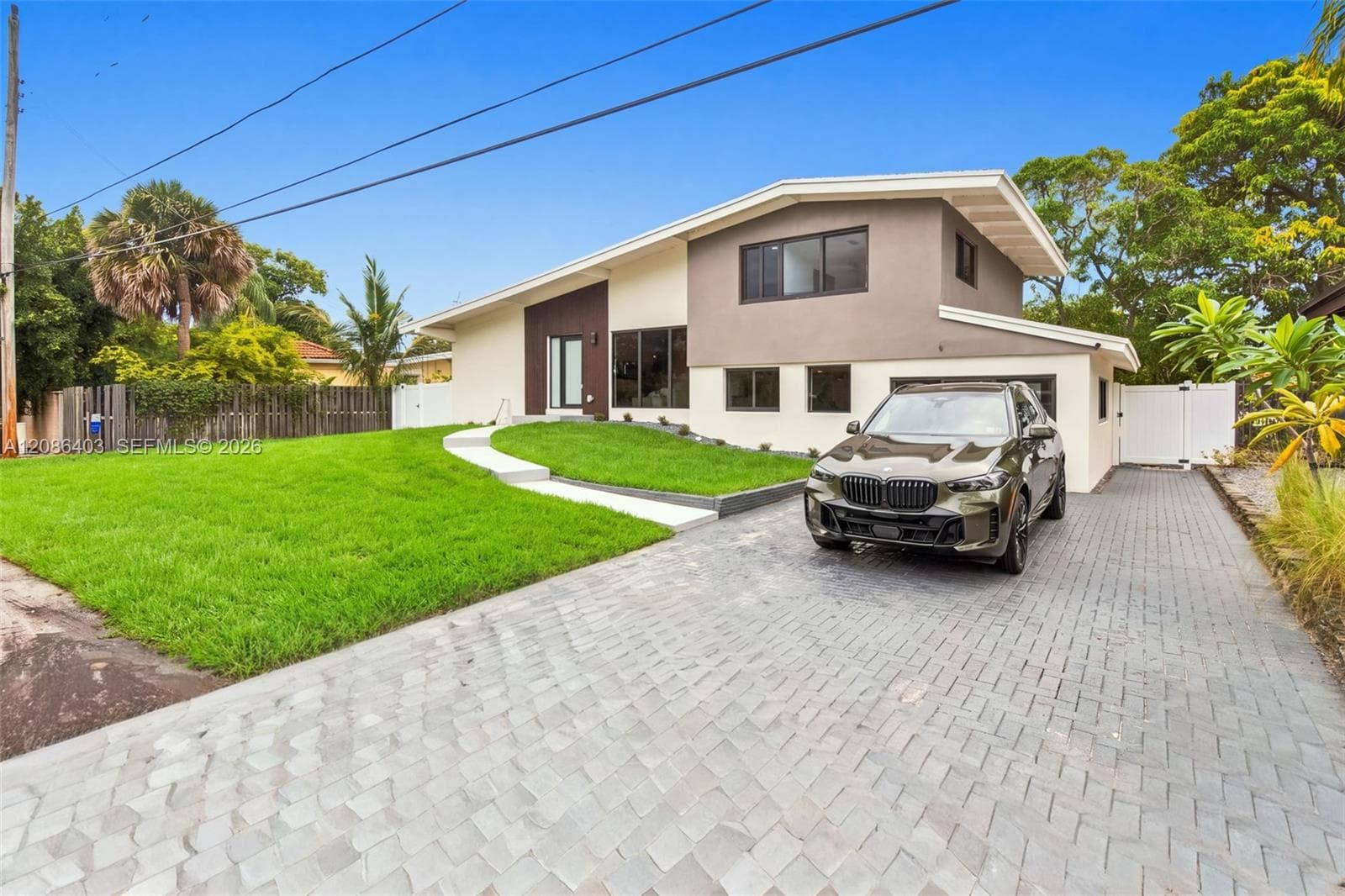 2412 Sugarloaf Ln photo 3