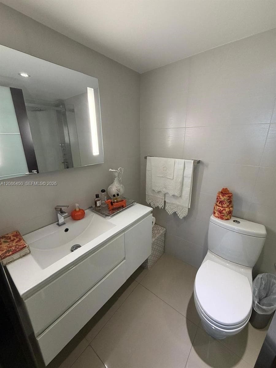 5900 Collins Ave 1606 photo 22
