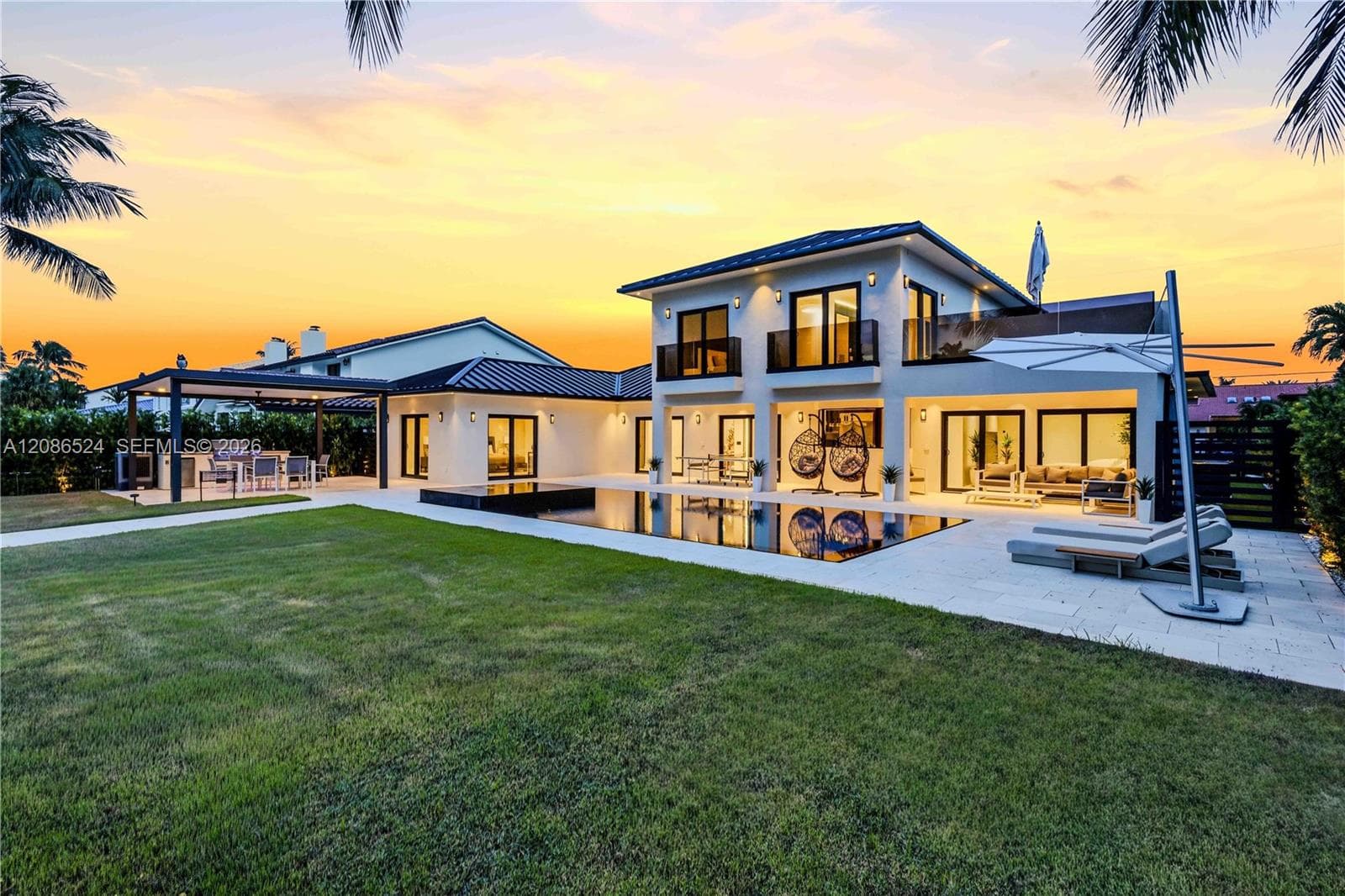 415 Holiday Dr photo 3