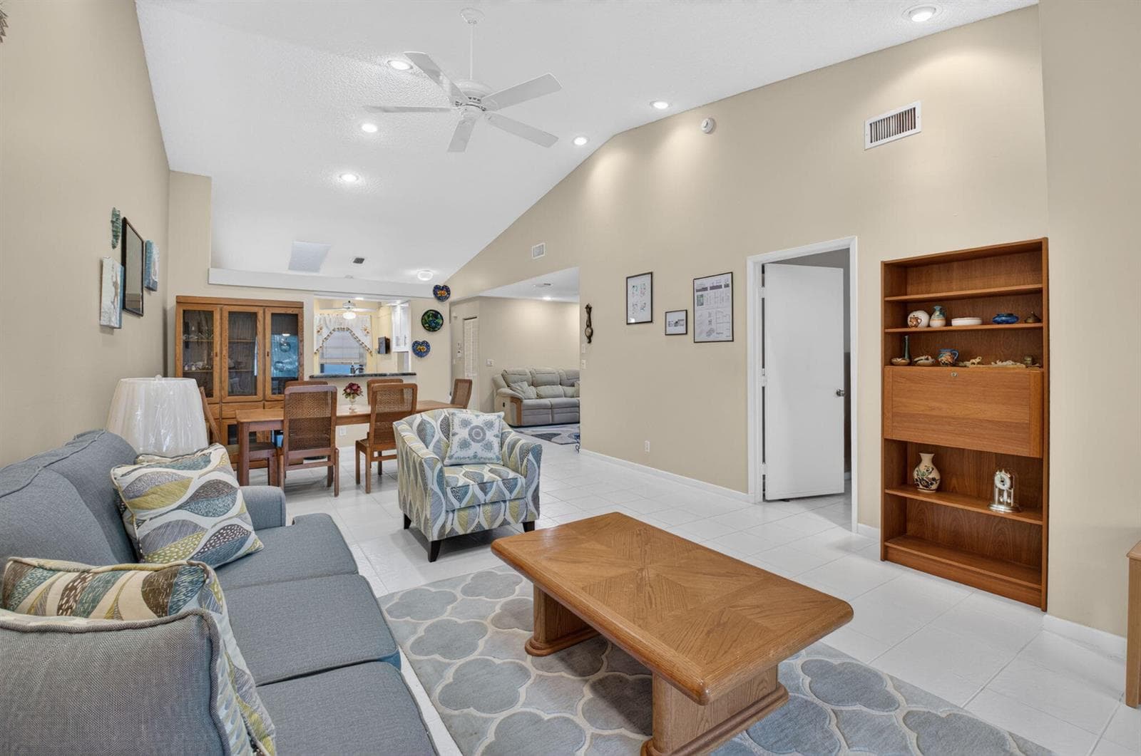 6367 Pointe Pleasant Circle photo 11