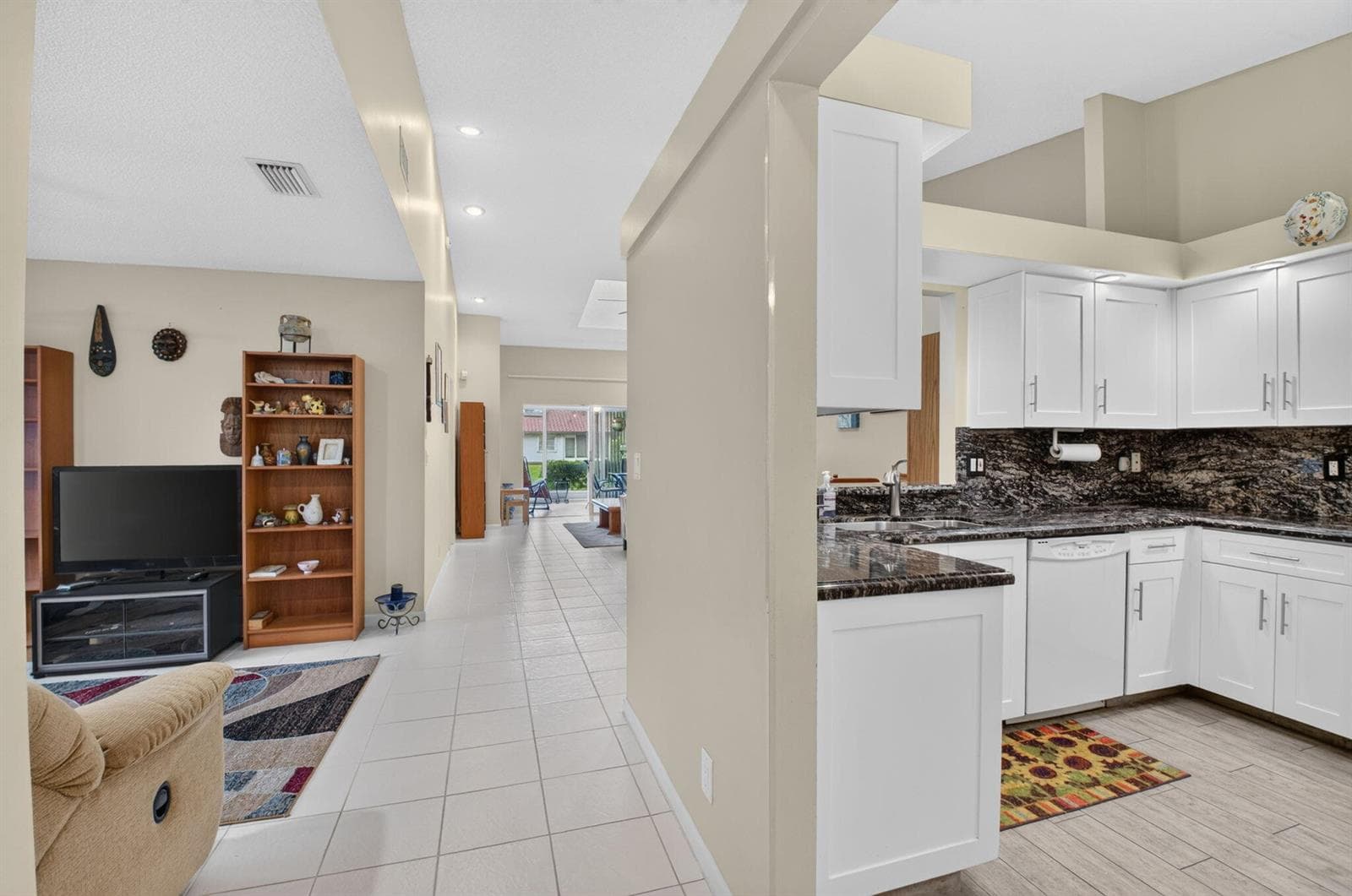 6367 Pointe Pleasant Circle photo 4
