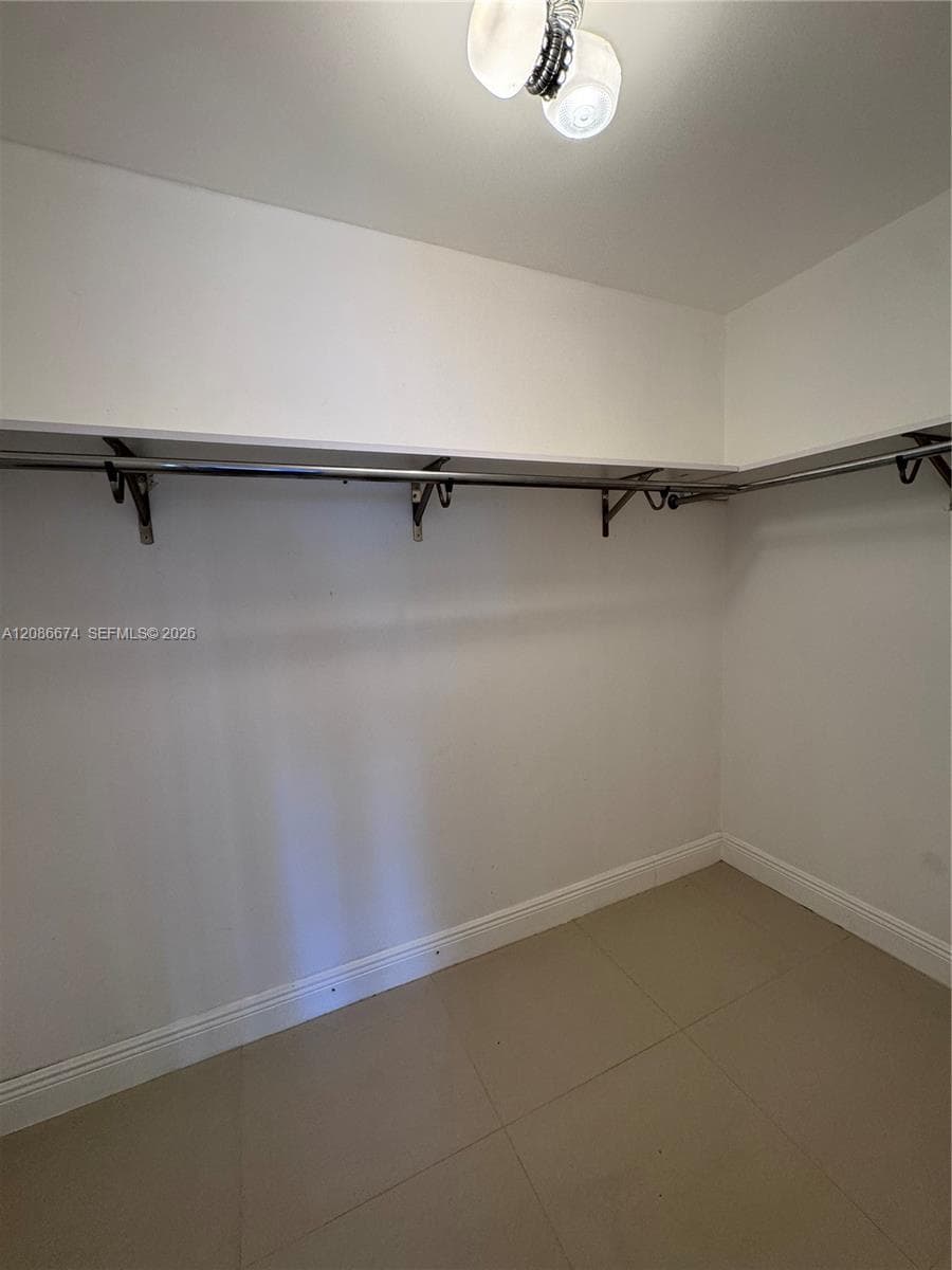 400 Leslie Dr 602 photo 13