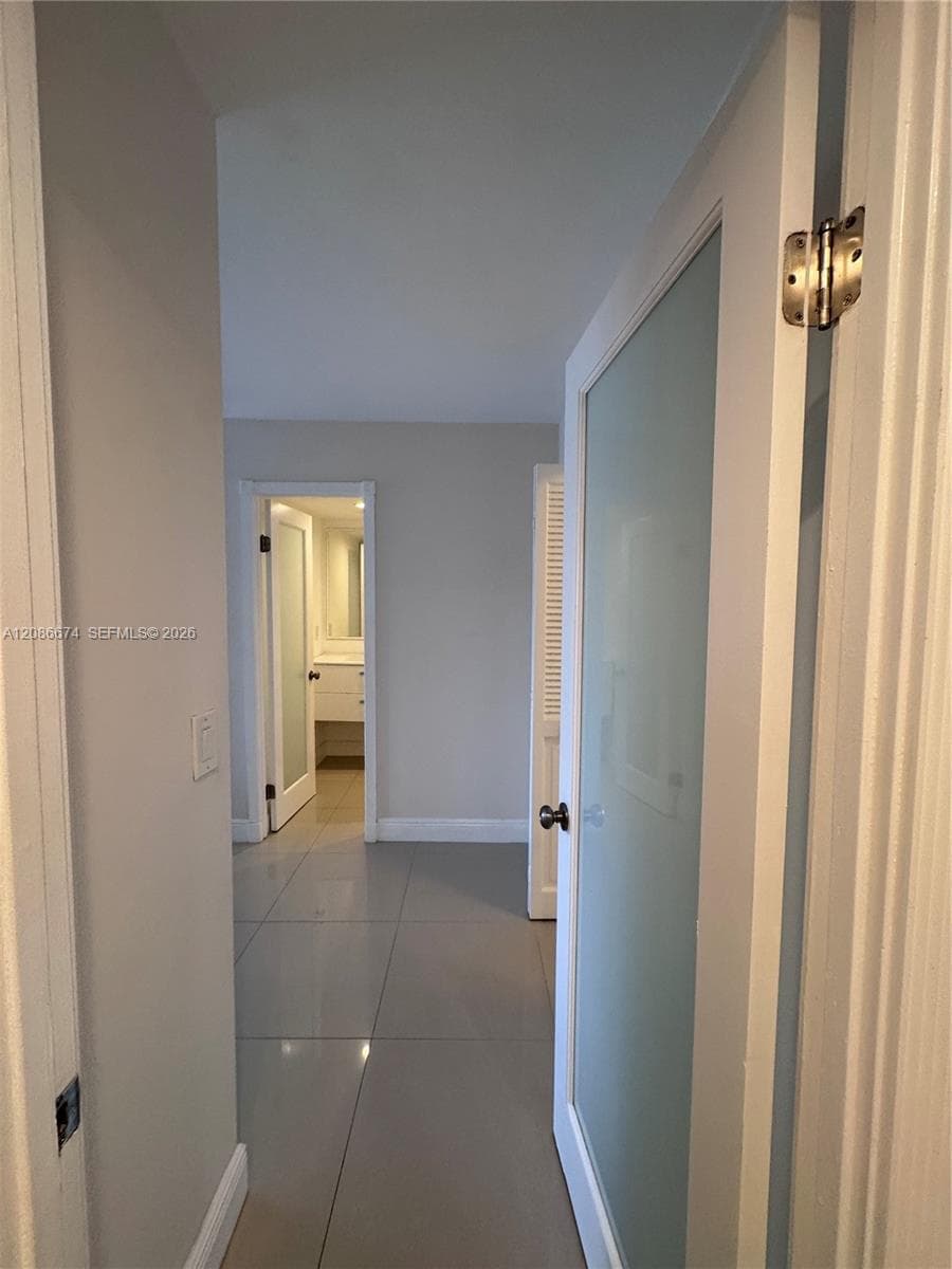 400 Leslie Dr 602 photo 17