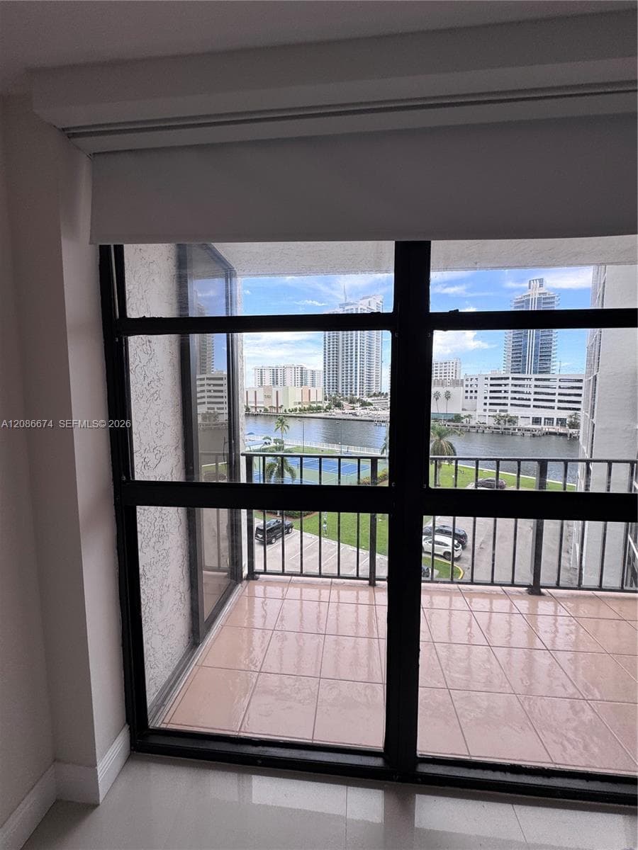 400 Leslie Dr 602 photo 16