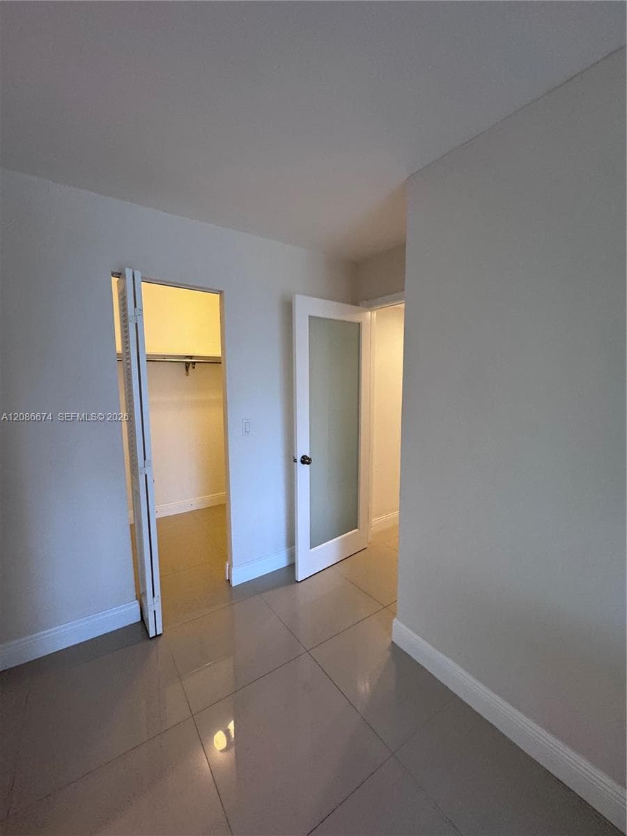 400 Leslie Dr 602 photo 12