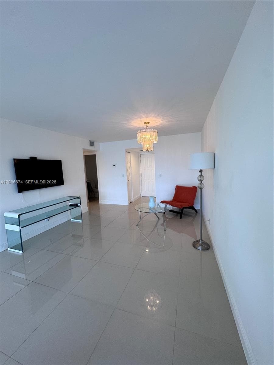 400 Leslie Dr 602 photo 7