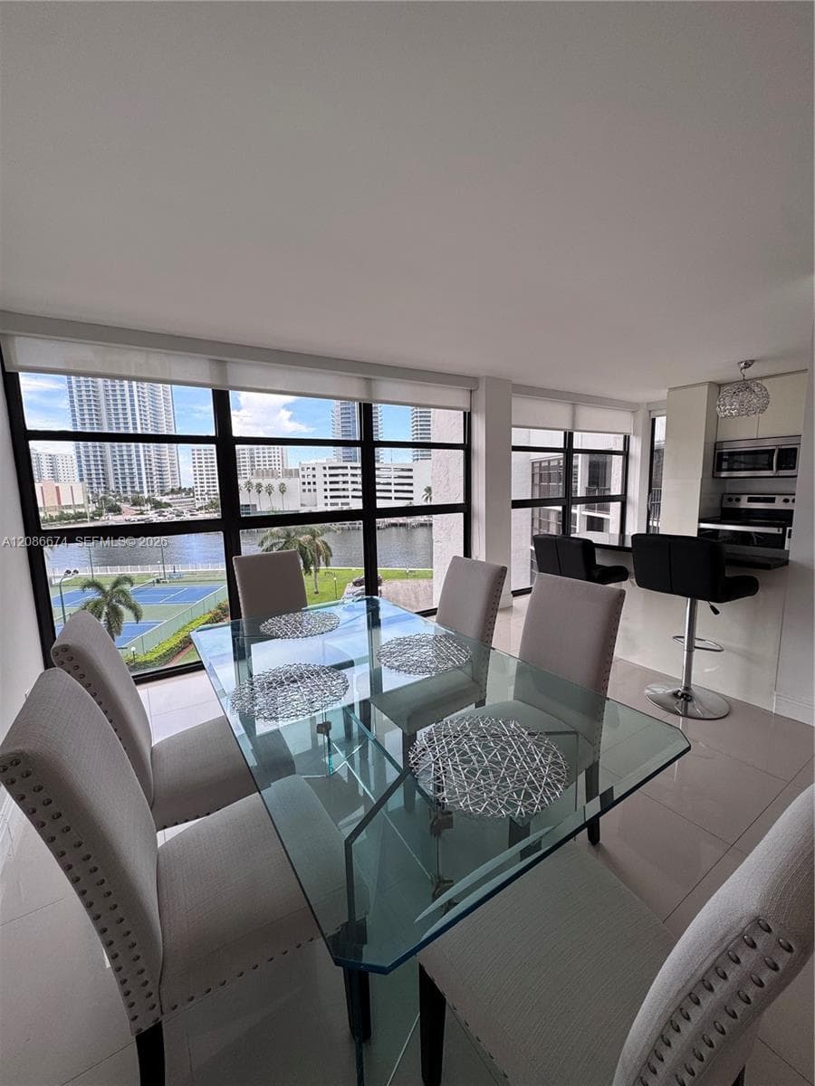 400 Leslie Dr 602 photo 1