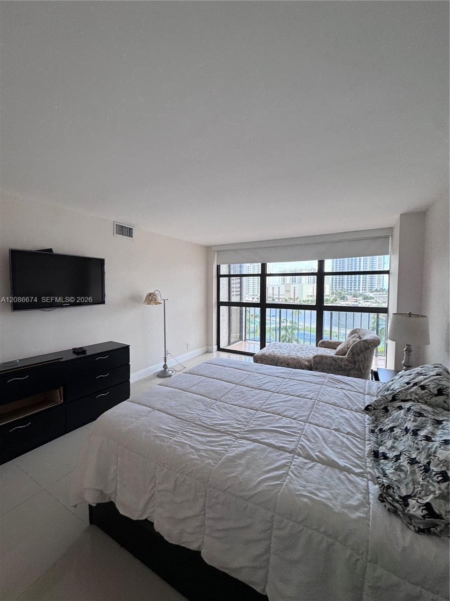 400 Leslie Dr 602 photo 9