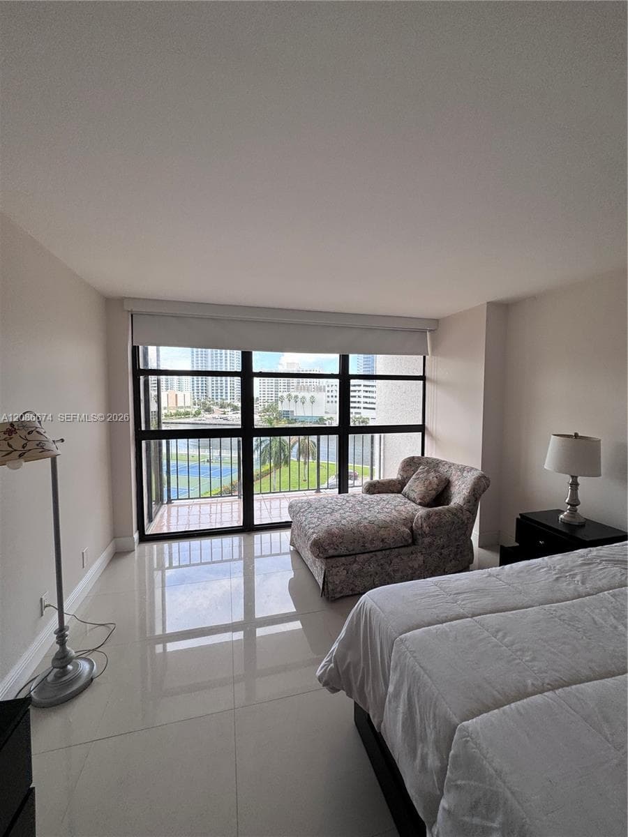 400 Leslie Dr 602 photo 10