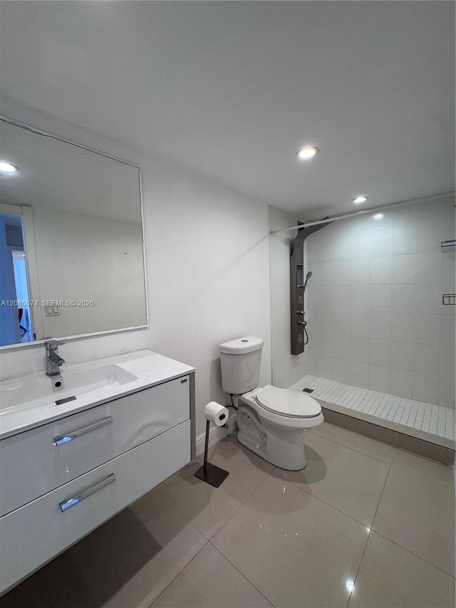 400 Leslie Dr 602 photo 14