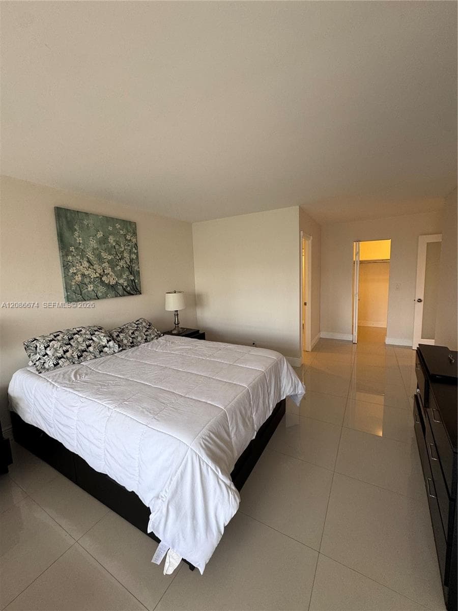 400 Leslie Dr 602 photo 11