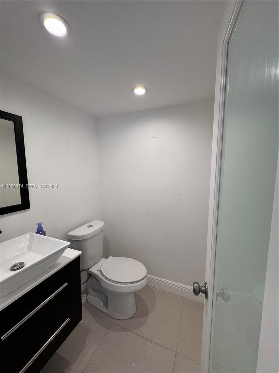 400 Leslie Dr 602 photo 19