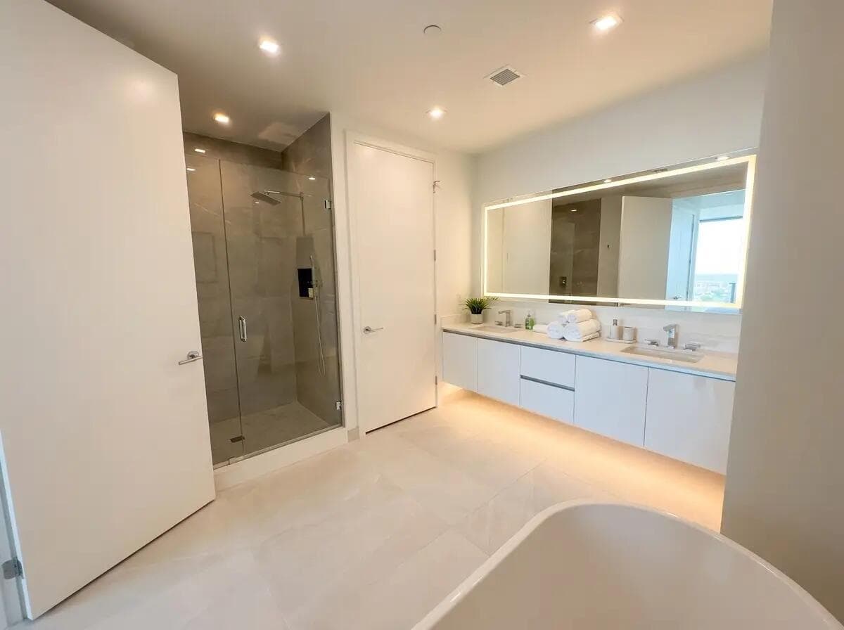 220 Lake Shore Drive 2021 photo 2