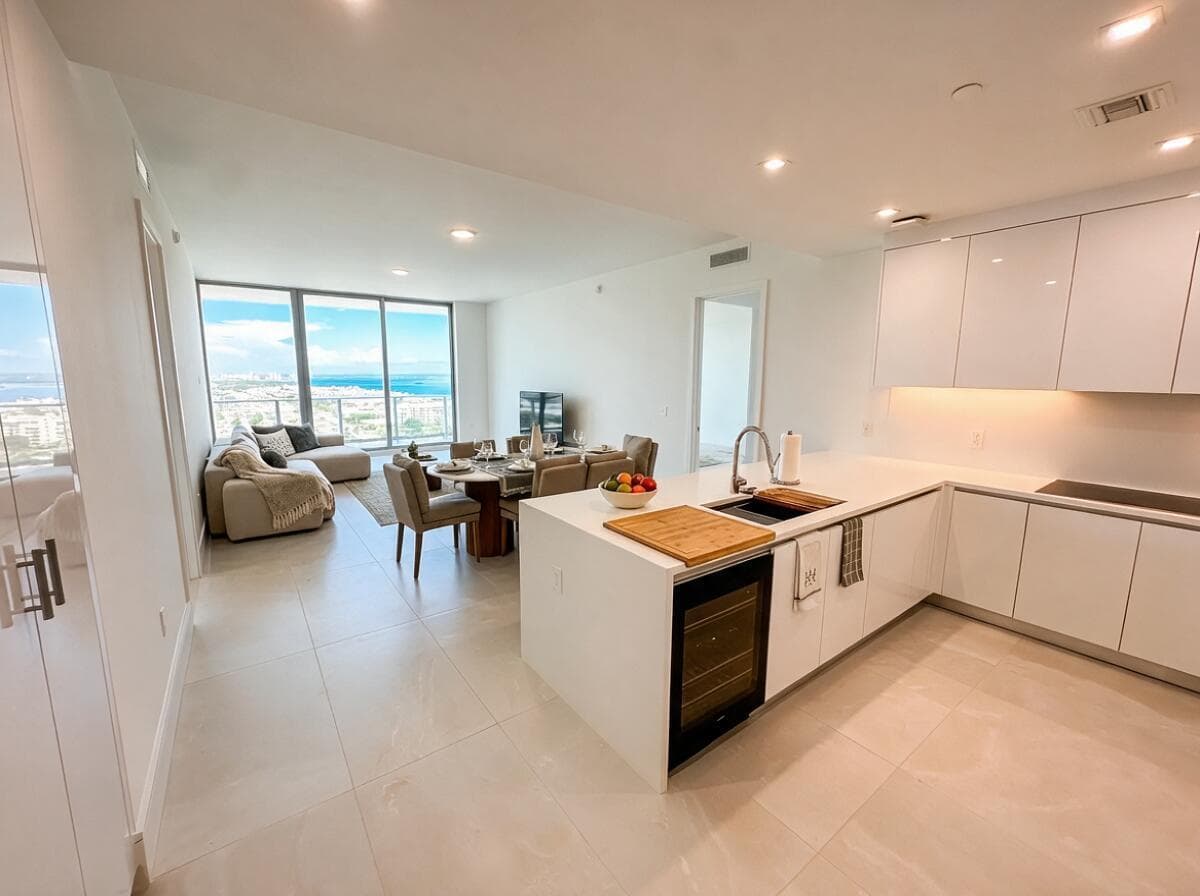 220 Lake Shore Drive 2021 photo 3