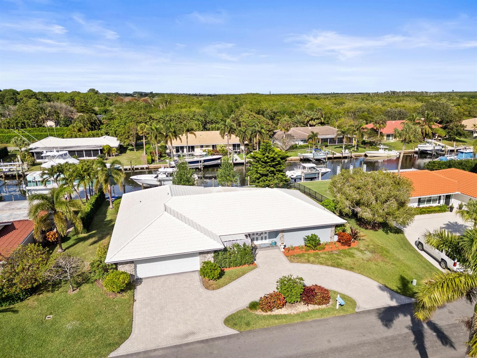 8945 SE HARBOR ISLAND Way photo 4