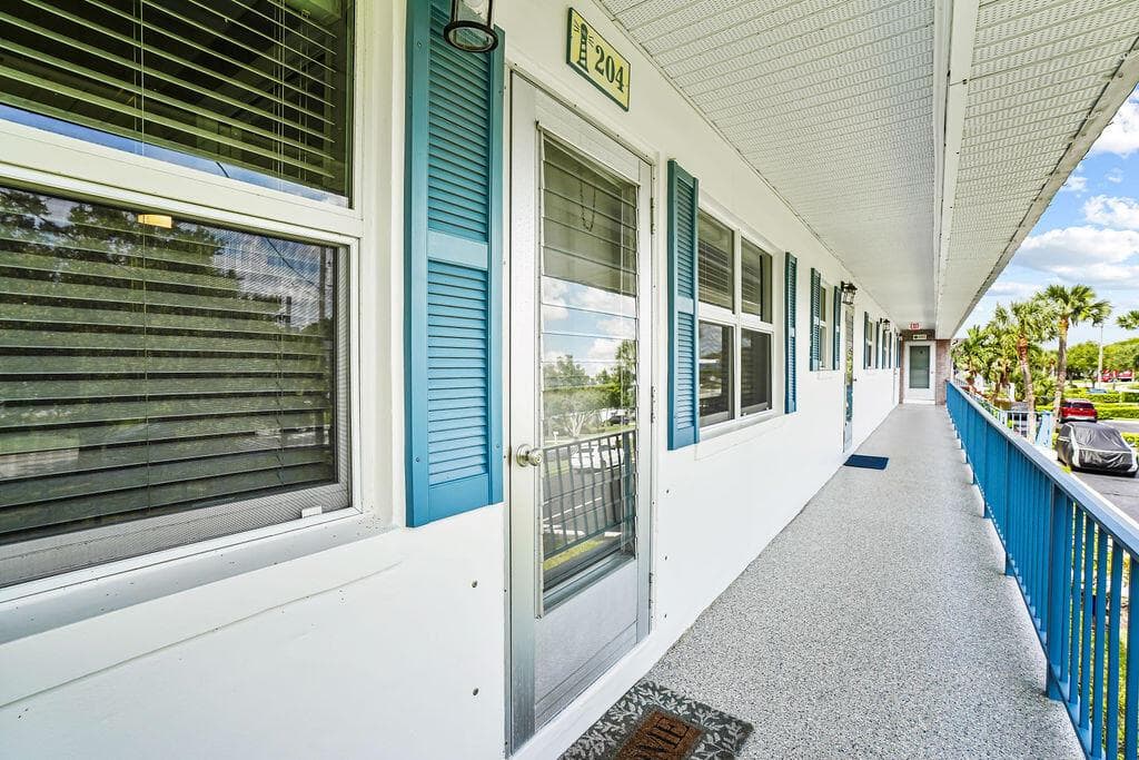 1177 BAYSHORE Drive 204 photo 2