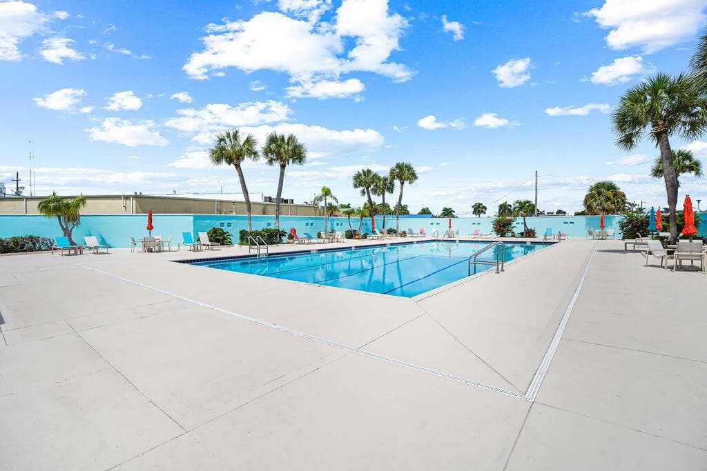 1177 BAYSHORE Drive 204 photo 10