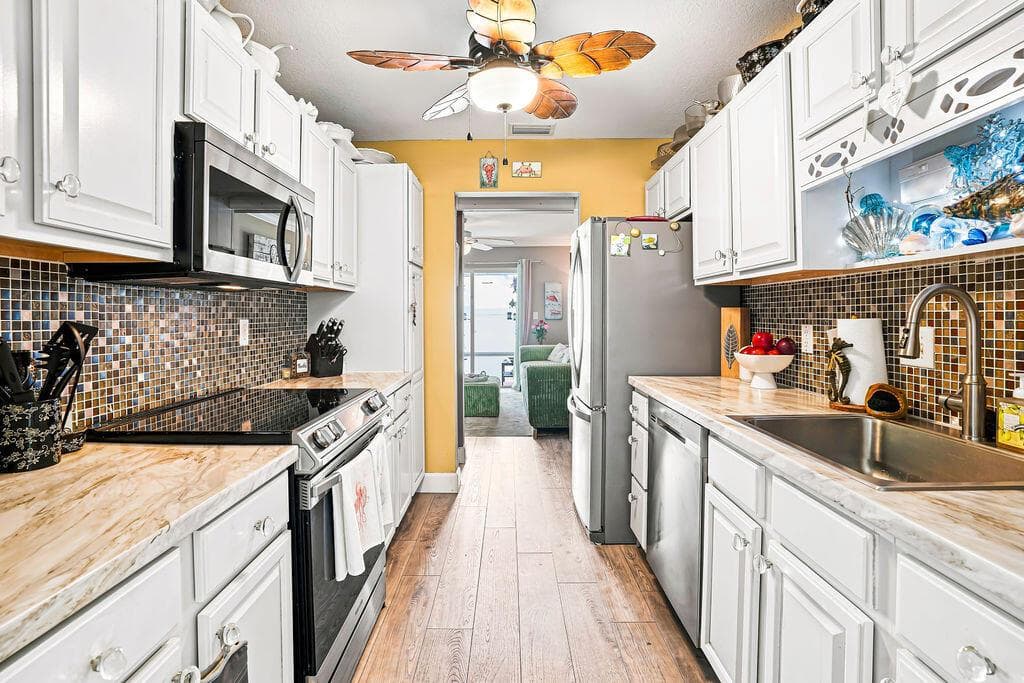 1177 BAYSHORE Drive 204 photo 4