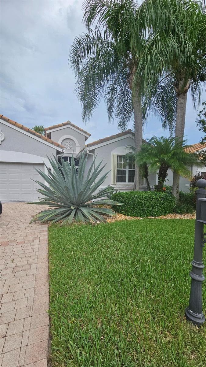 9269 VERCELLI Street photo 1