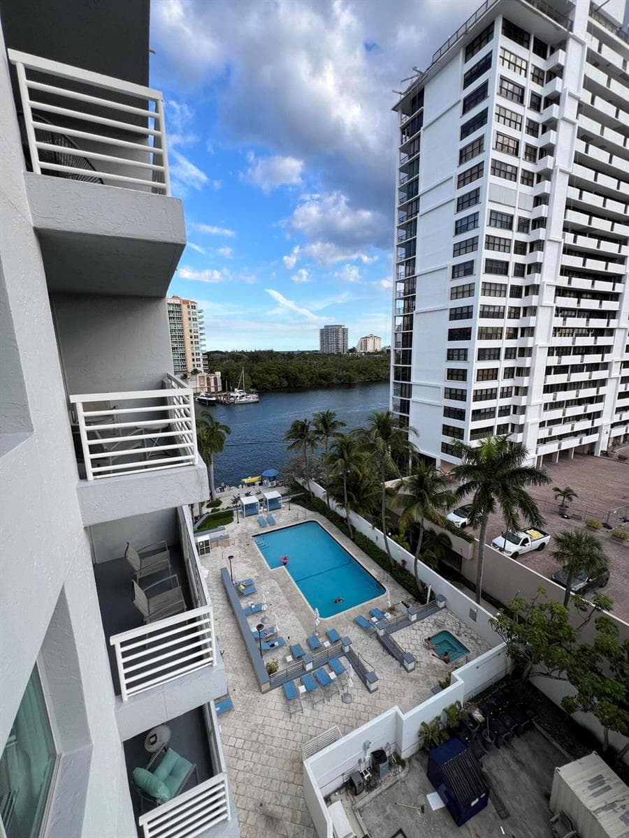 2670 E SUNRISE Boulevard #709 photo 3