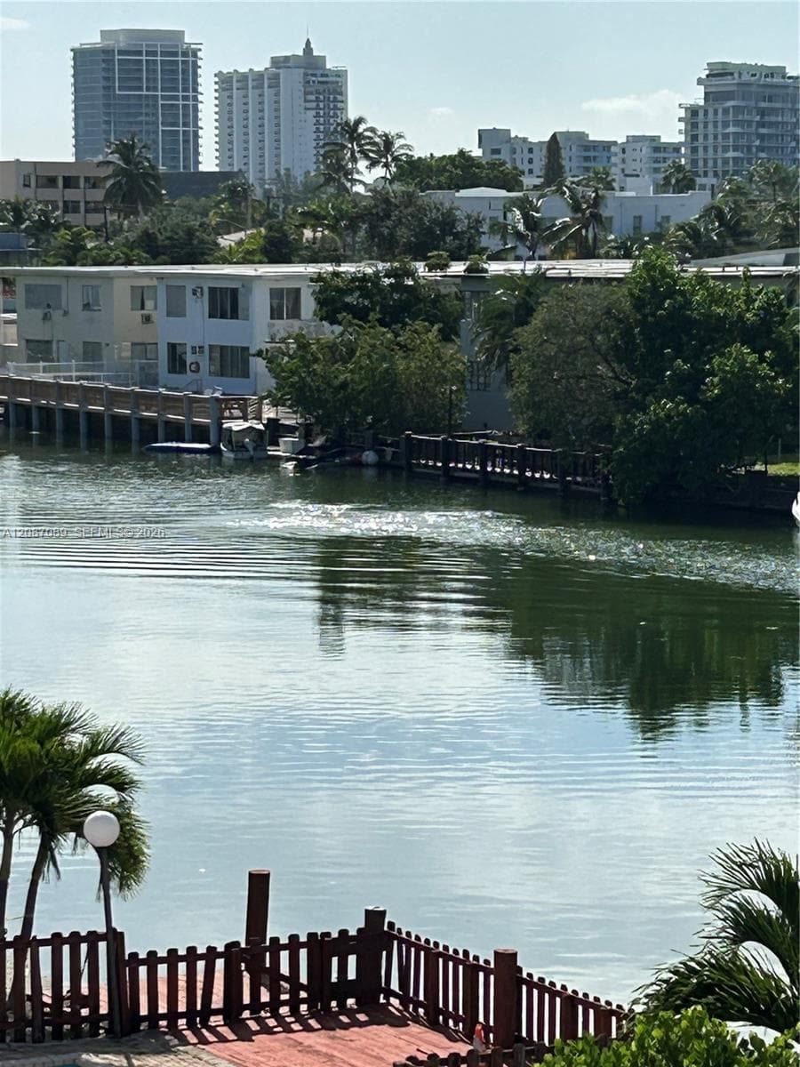 110 S Shore Dr 4E photo 6